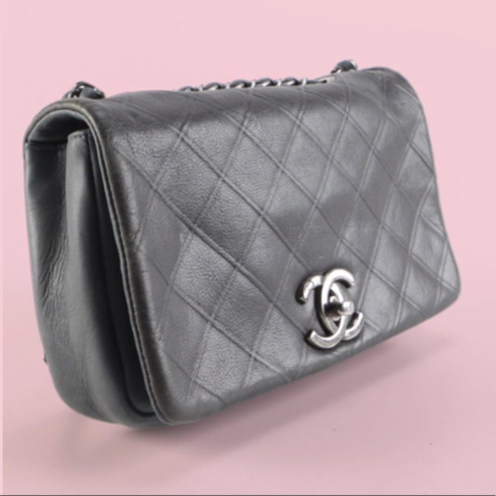 Chanel New Chic Diamond Quilted Medium Flap Bag - Picture 2 of 11